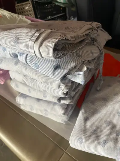 20 Medical Gowns in good condition, washed, cleaned and ready to go. ***CHECK OUT OUR OTHER MEDICAL...