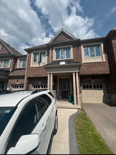 5 Bedroom, 3.5 Washroom and 4 Car parking house in Milton
