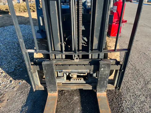 * LOW HOUR * Used Doosan G25 2020 Indoor Outdoor 5000lb Forklift in Other in Saskatoon - Image 9