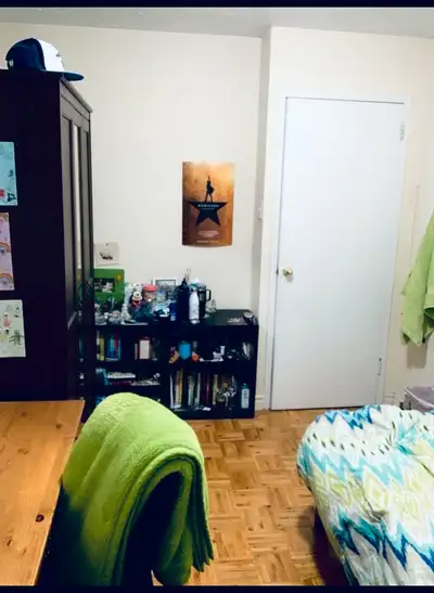1 Private room available in 3 bedroom apartment