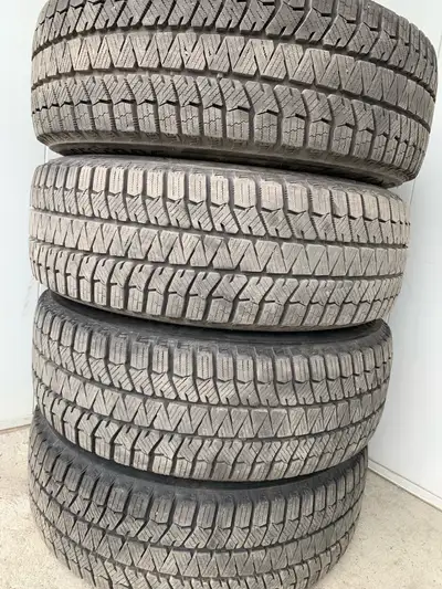 4 pneus hiver Brigestone Blizzak WS90 haute qualité 225/65/17 10