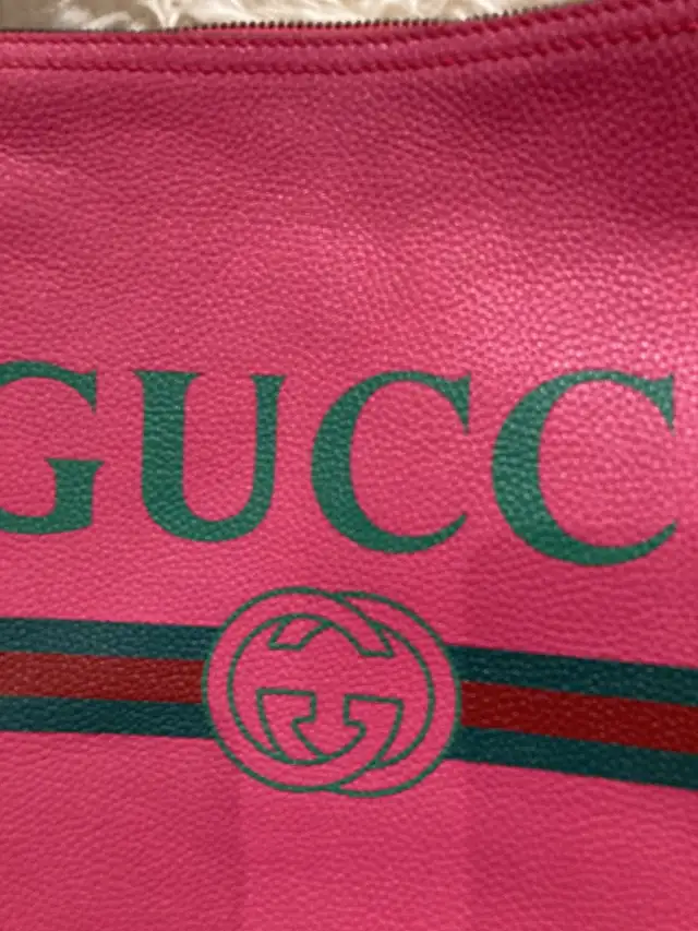 authentic Gucci makeup bag pouch in Women's - Bags & Wallets in Oakville / Halton Region - Image 3