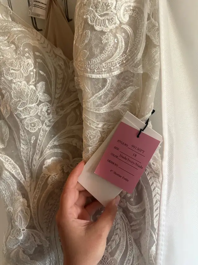 Justin Alexander Wedding dress in Wedding in Saskatoon - Image 6