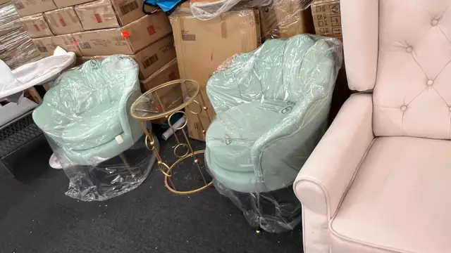 lots of living room chairs dining chairs  in Chairs & Recliners in Markham / York Region - Image 4