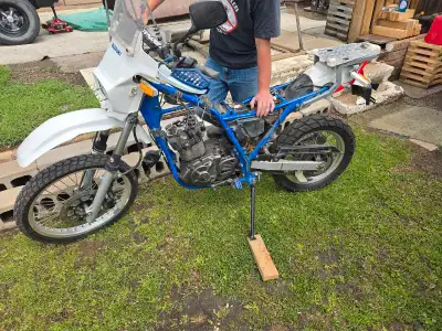Suzuki Dr650s enduro, was running not long ago. Something let go in motor, I believe Something top e...