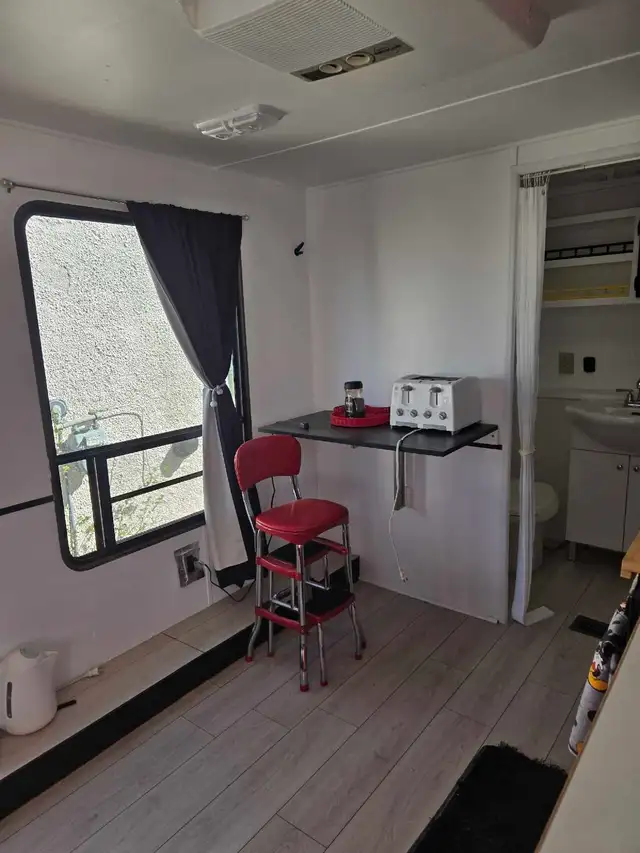 Like new renovated solar 1993 Dutchmen fifth-wheel in Travel Trailers & Campers in Vernon - Image 5