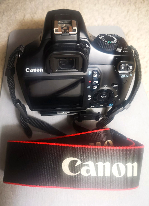 Canon DSLR camera EOS 1100D With 3 kit lenses, bag, charger in Cameras & Camcorders in Regina - Image 2