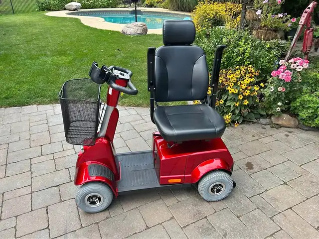 fortress 1700 scooter  scooter in excellent condition$70064148008077955120
