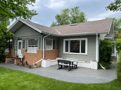 This beautiful Turn-of-the-Century 3-bedroom, 2-bathroom Craftsman 1380 square feet home. 1433 2nd S...