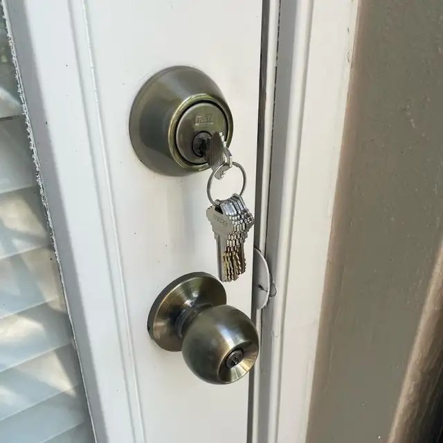 Locksmiths  Toronto Deadbolt Installation– Medeco Security Locks64733716710659124