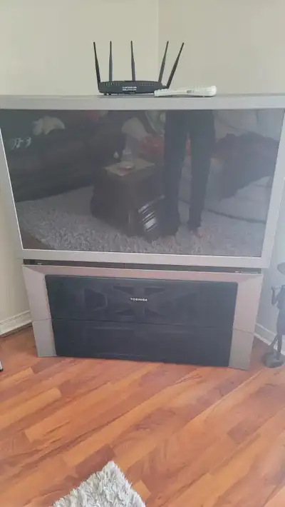 Télévision Toshiba à rétro éclairage à vendre (50po)., View more