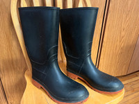 RUBBER BOOTS SIZES 8 and 9
