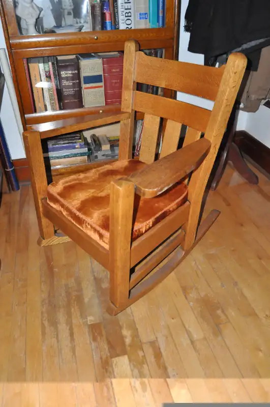 Fauteuil et berçante vintage style Mission. in Arts & Collectibles in City of Montréal - Image 5