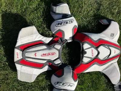 Ccm Junior medium shoulder pads, View more