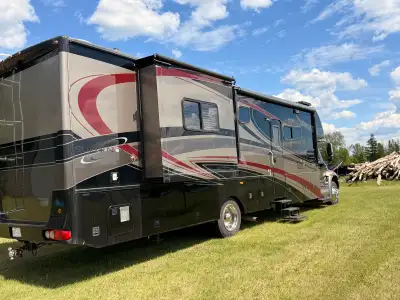 2008 International Super Nova Grand Hotel 6400. Clean unit for its age. Well built unit on Conquest...