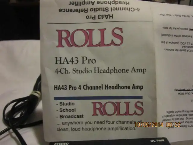 4 channel headphone amp in Pro Audio & Recording Equipment in Kawartha Lakes - Image 2
