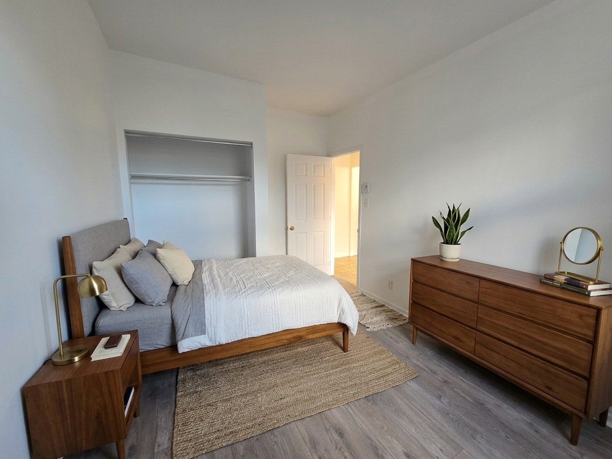 Ground floor-Very nice and clean 4 1/2 apartment-Metro Lasalle — photo 2