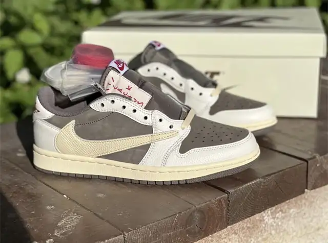 Jordan 1 Retro Low SP Travis Scott Reverse Mocha  in Men's Shoes in Mississauga / Peel Region - Image 6