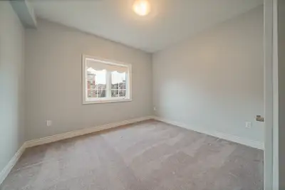 Room for rent in Barrie with Parking