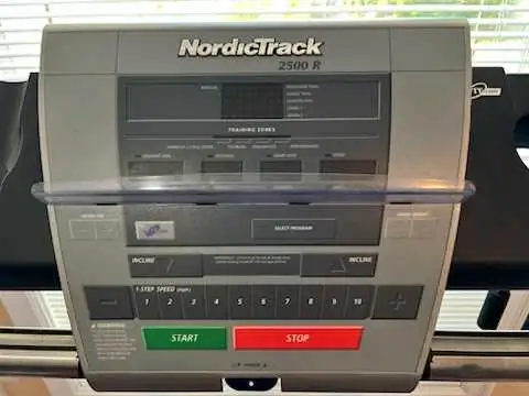 NordicTrack 2500r Treadmill  in Exercise Equipment in Edmonton - Image 6