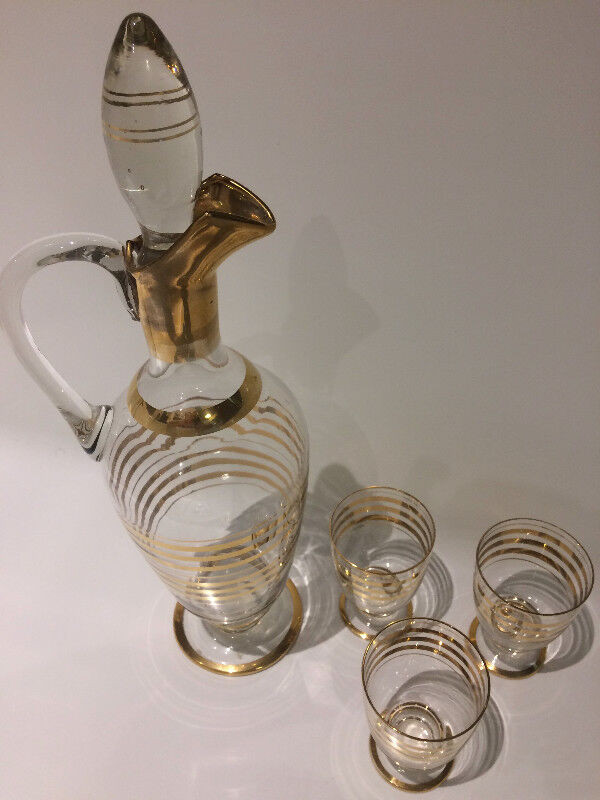 PICHET CARAFE + 3 VERRES GLASS PITCHER VINTAGE RETRO MID CENTURY in Arts & Collectibles in City of Montréal