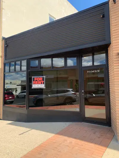 1200 SQ FT space, 2 wheelchair access bathrooms, 4 parking spots in alley, Heating & AC with Rooftop...