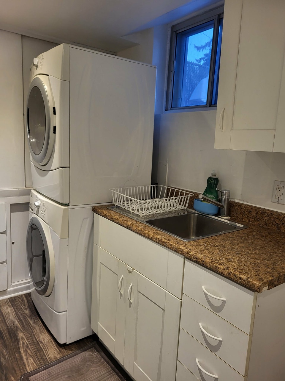 3 1/2 À LOUER/ RENT (Meublées/Furnished) Tout Inclut/ All Incl. 5