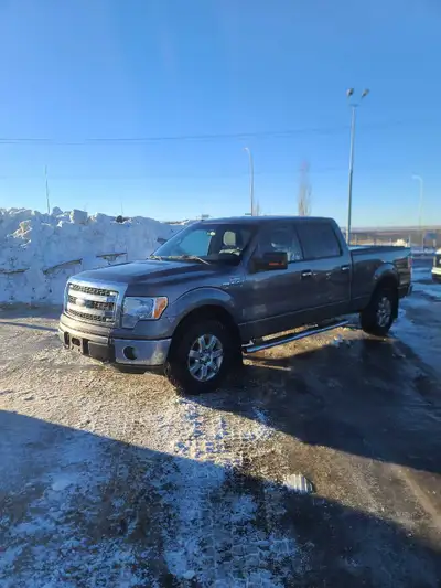 Selling 2013 F150 5.0L 4x4 crew cab XLT 6.5ft box. Truck is in great shape mechanically. Some minor...
