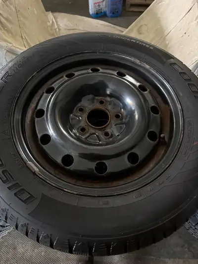 4 Discovery True north on Honda accord steel rims , good tread , lots of life left $200 must sell ne...