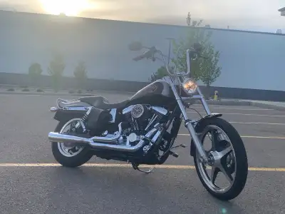 Harley Davidson Dyna Wide Glide – Ready for the Road! Great bike for cruising and long adventures. T...