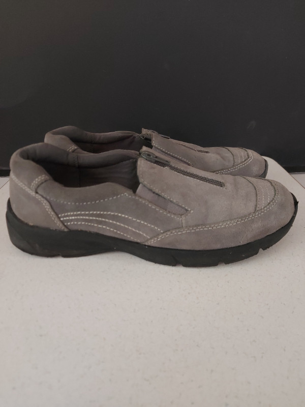 WOMEN'S DR. SCHOLL'S CASUAL SHOES SIZE 8.5W in Women's - Shoes in St. Catharines