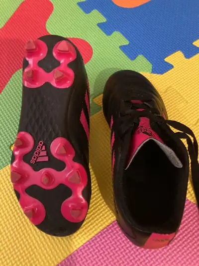 Souliers Soccer et Protège-Tibias pour enfant de 5 à 7 ans, View more