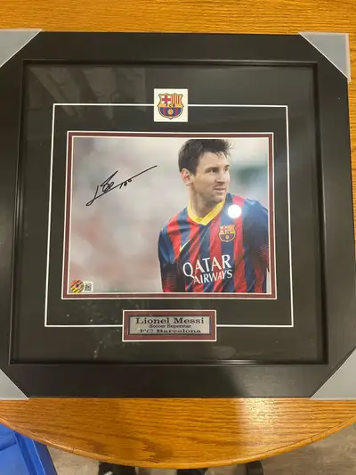 Price: $1,350 CAD (open to offers) Authentic Lionel Messi signed FC Barcelona photo with Beckett Aut...