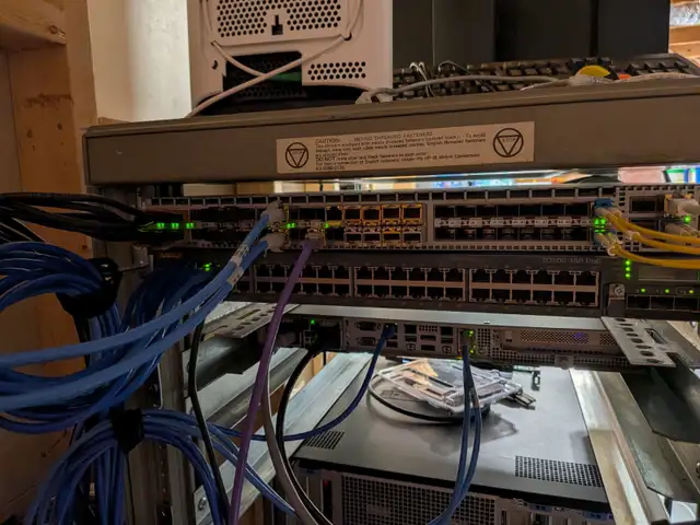 Aruba S3500-48P – 48-Port Gigabit PoE+ (4×10G SFP+ Uplinks)64750249784707120