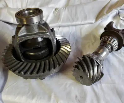 Selling a complete 4.10 gear set with carrier that has a mini spool, this is for a GM 8.5" 10bolt fr...