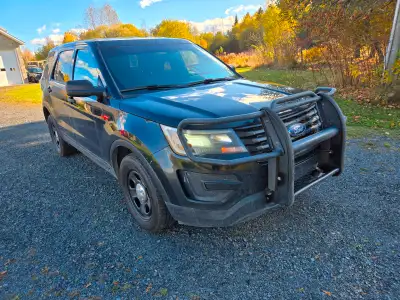 Ford explorer 2018, v6 3.7 police interceptor, 251000km, vien juste de passer l'inspection saaq, bat...