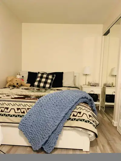 Bachelor suites Approximately 400 sqf Bachelor suite in a great neighbourhood located southwest of V...