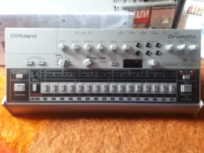 Roland Boutique TR-06 Drum Machine, View more