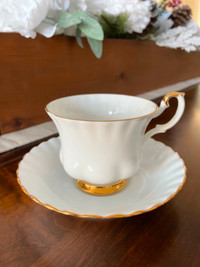 Royal Albert. Val D’Or Tea Cups & Saucers