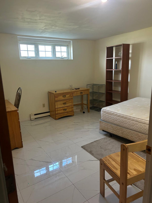 Room for $ 600 (rent and utilities)