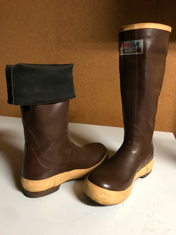 XtraTuf Rainboots - Men's size 5 = Women's size 7 in Women's - Shoes in Campbell River - Image 3