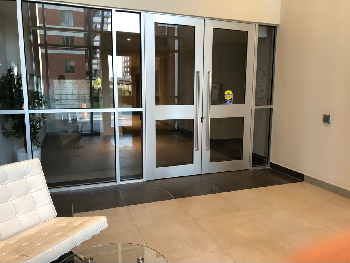Bright 1-Bedroom Condo in Urbania 2 – 12th Floor, Open View — photo 3