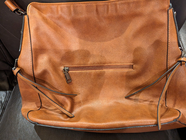 Realer Women's PU Leather New Vintage in Women's - Bags & Wallets in Hamilton