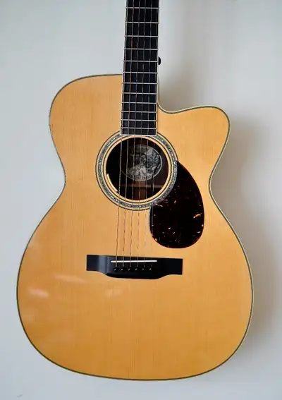 2009 Collings OM3G Cutaway with LR Baggs pickup w/papers case, View more