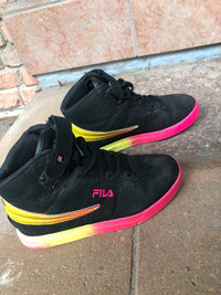 2.5  size girls running shoes