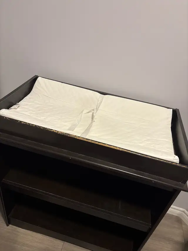 change table and pad  in Bathing & Changing in Guelph - Image 3