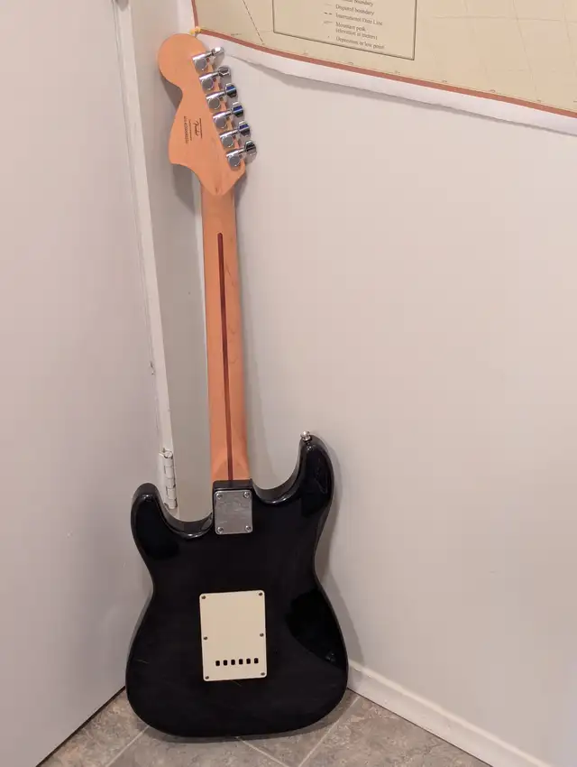 Electric Guitar Vintage 2005 Squier Stratocaster Standard Series in Guitars in Red Deer - Image 9