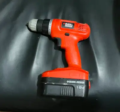 Perceuse drill Manque le fils de recharge. Batterie encore bon