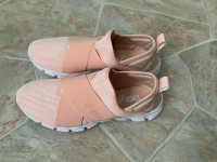 ASICS Women's Quantum Lyte Slip-ON Sportstyle Shoes, 8, Breeze/B