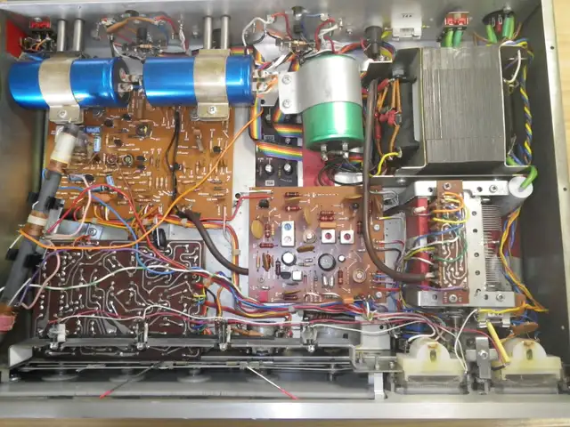 Vintage Leak Delta 75 AM/FM Stereo Receiver (35 WPC) in Stereo Systems & Home Theatre in Ottawa - Image 10